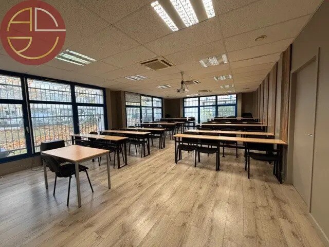 Office in Toulouse for sale Building Photo- Image 1 of 10