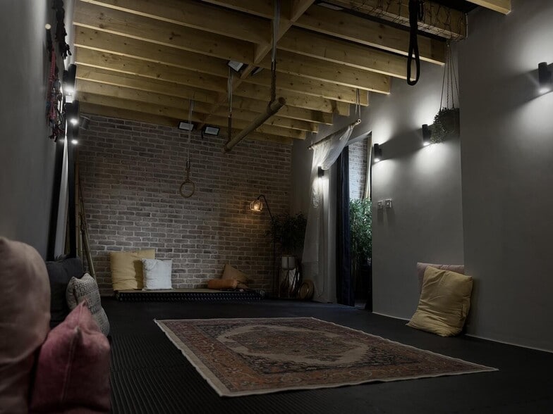 21-23 Glendale Gdns, Leigh On Sea for lease - Interior Photo - Image 2 of 5