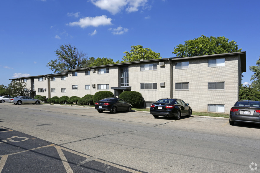 2106 White St W, Champaign, IL for sale - Primary Photo - Image 1 of 1