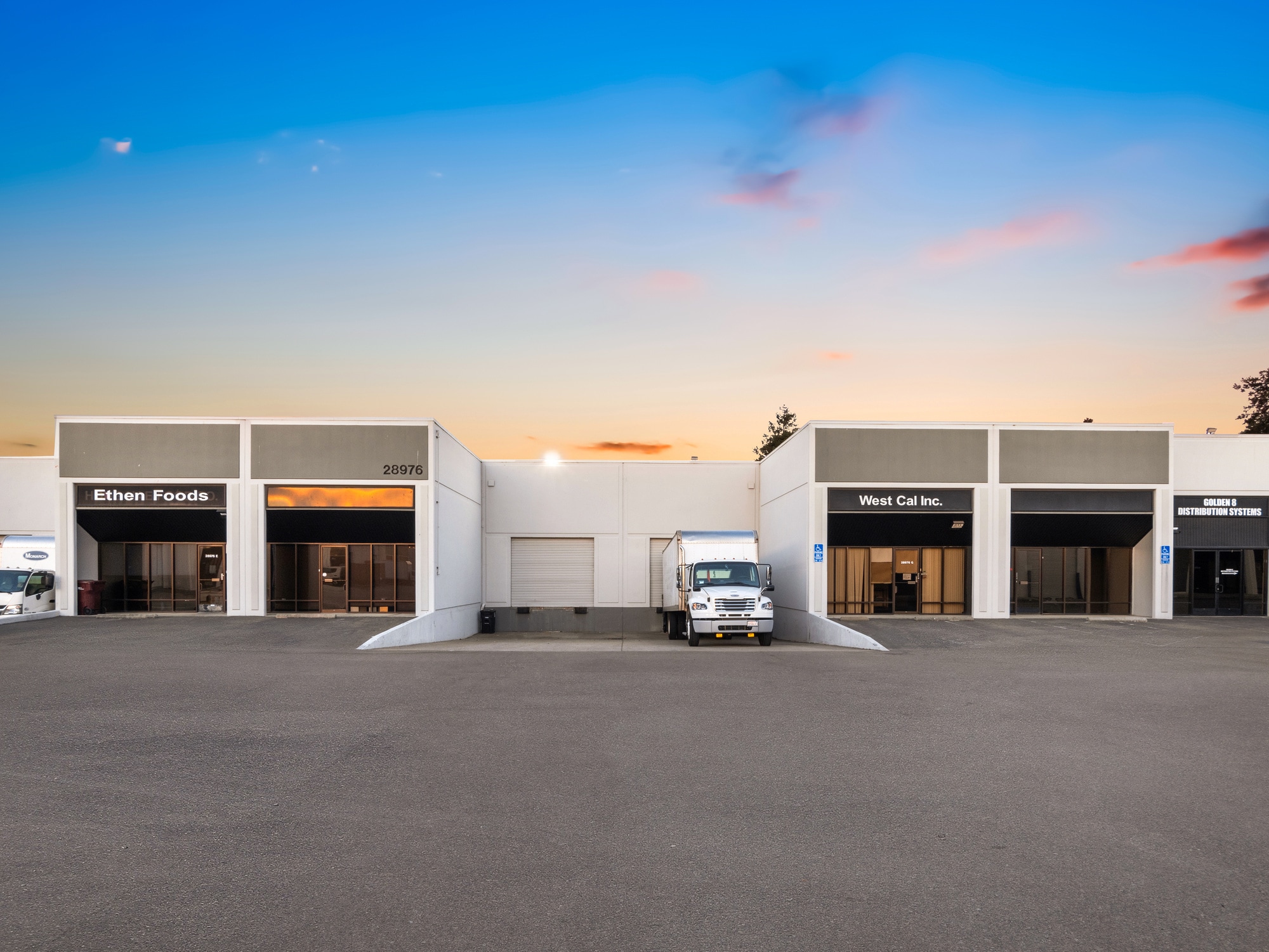 2361 Industrial Pky W, Hayward, CA for lease Primary Photo- Image 1 of 17