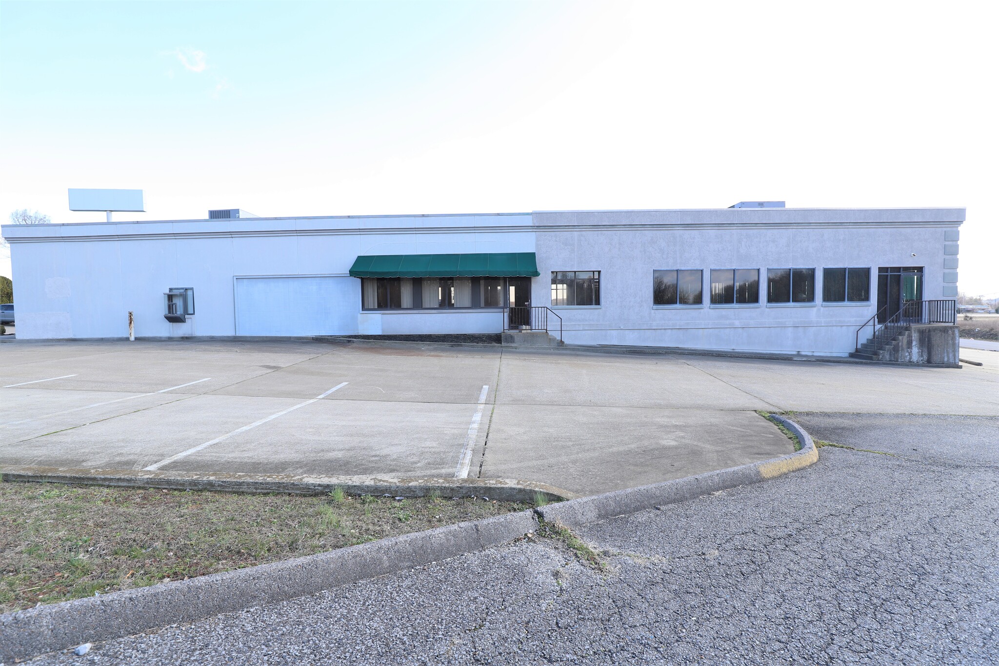 708 Complex Dr, Grand Rivers, KY for sale Building Photo- Image 1 of 1