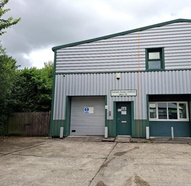 Boarshurst Ln, Greenfield à louer Photo du bâtiment- Image 1 de 2