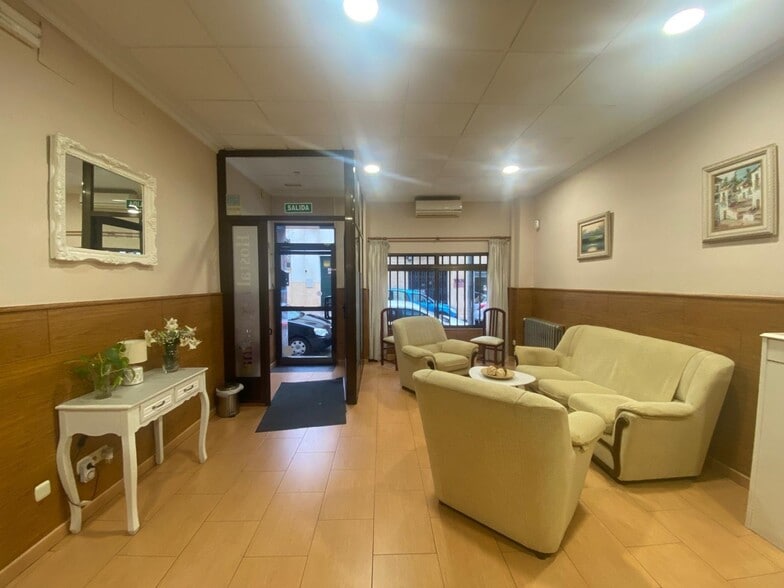 Retail in Cáceres for sale - Building Photo - Image 1 of 16