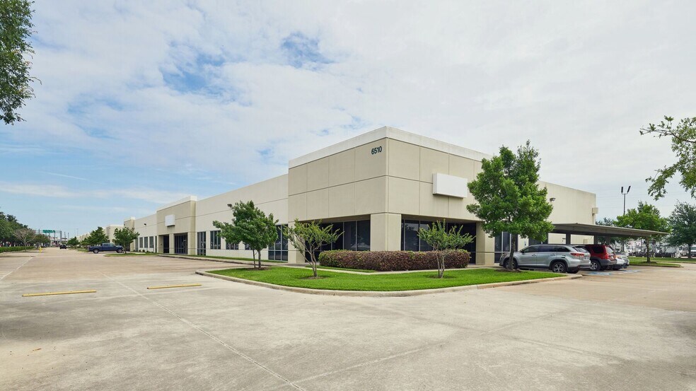 6550 W Sam Houston Pky N, Houston, TX à louer - Photo du bâtiment - Image 2 de 10