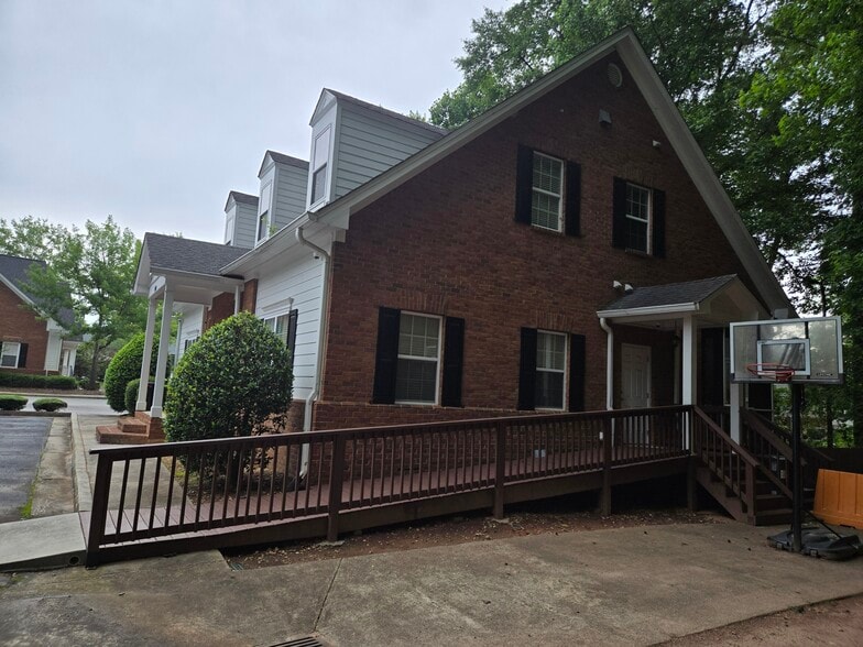 140 Howard Ln, Fayetteville, GA à vendre - Photo du bâtiment - Image 3 de 22