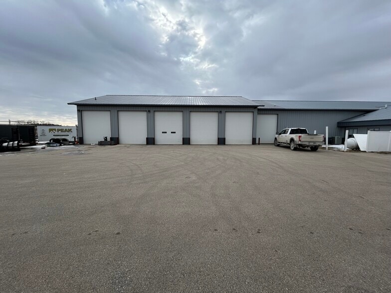 829 Rolling View Ln SE, Pine Island, MN for sale - Building Photo - Image 3 of 26