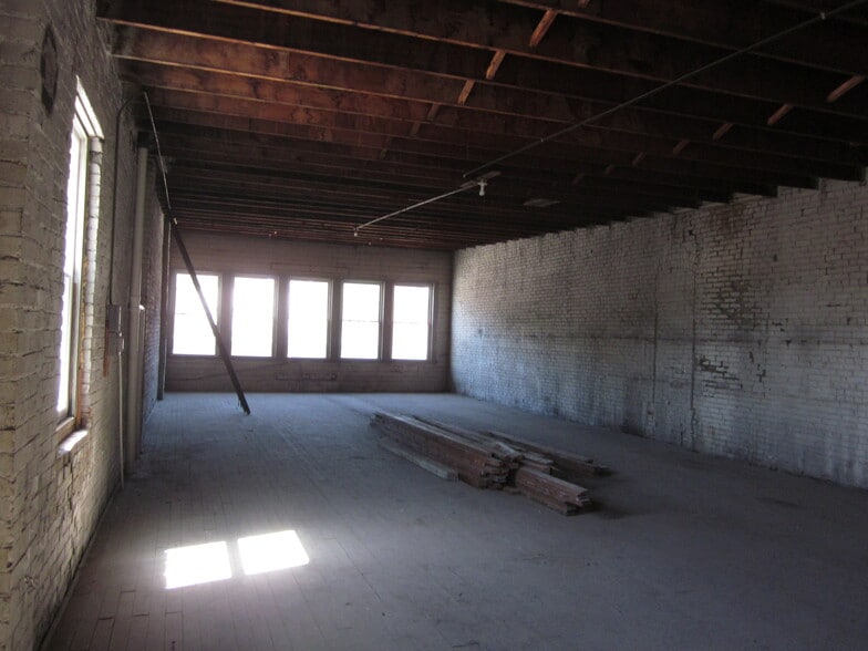 1604 Frederick Ave, Saint Joseph, MO à vendre - Photo du bâtiment - Image 3 de 5