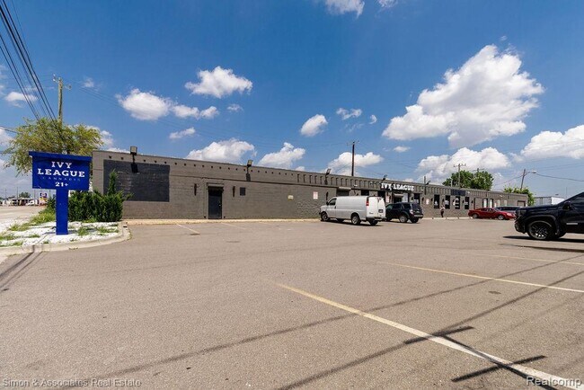 More details for 465-471 S Schaefer Hwy, Detroit, MI - Retail for Sale