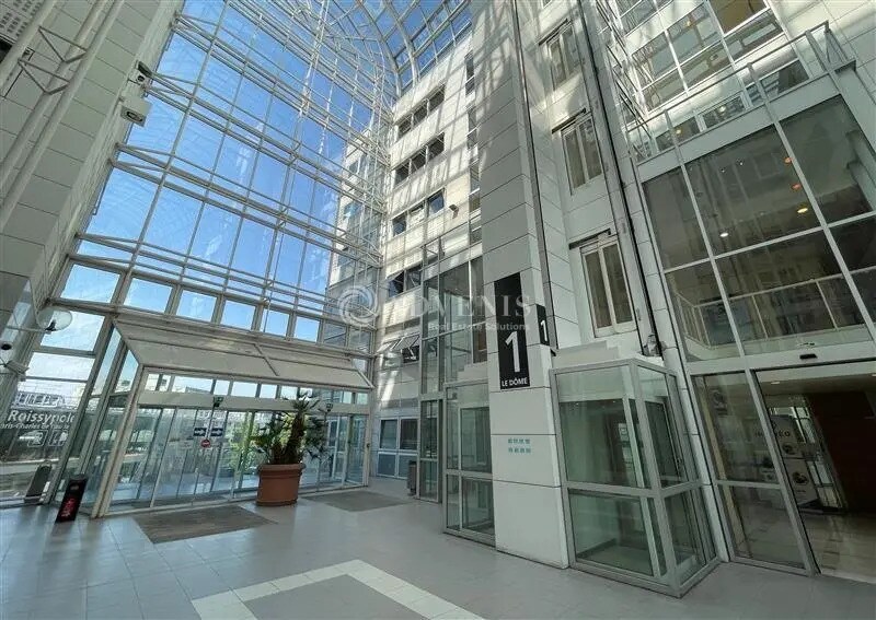 Bureau dans Tremblay-en-France à louer - Photo du bâtiment - Image 1 de 7