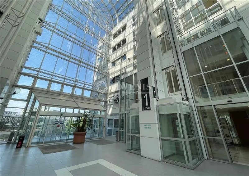 Office in Tremblay-en-France for lease Building Photo- Image 1 of 8