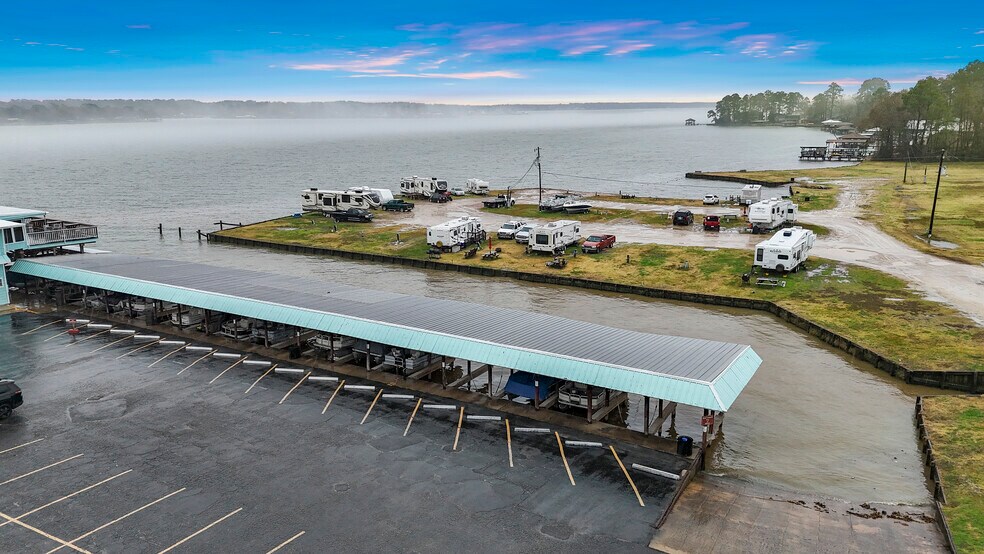 371 Navaho Trl, Onalaska, TX à vendre - Photo du bâtiment - Image 2 de 5