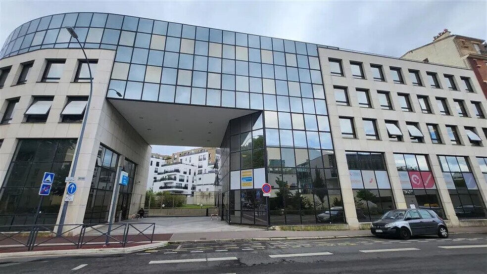 Office in Issy-les-Moulineaux for lease - Building Photo - Image 2 of 7