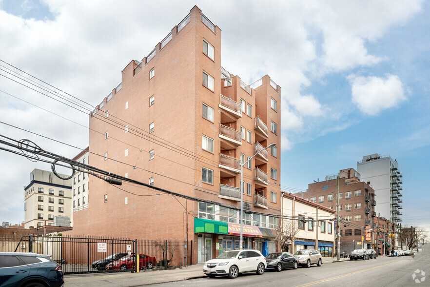 13510 35th Ave, Flushing, NY for lease - Building Photo - Image 1 of 12