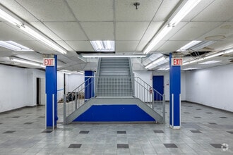 512 W 181st St, New York, NY à vendre Photo intérieure- Image 2 de 3