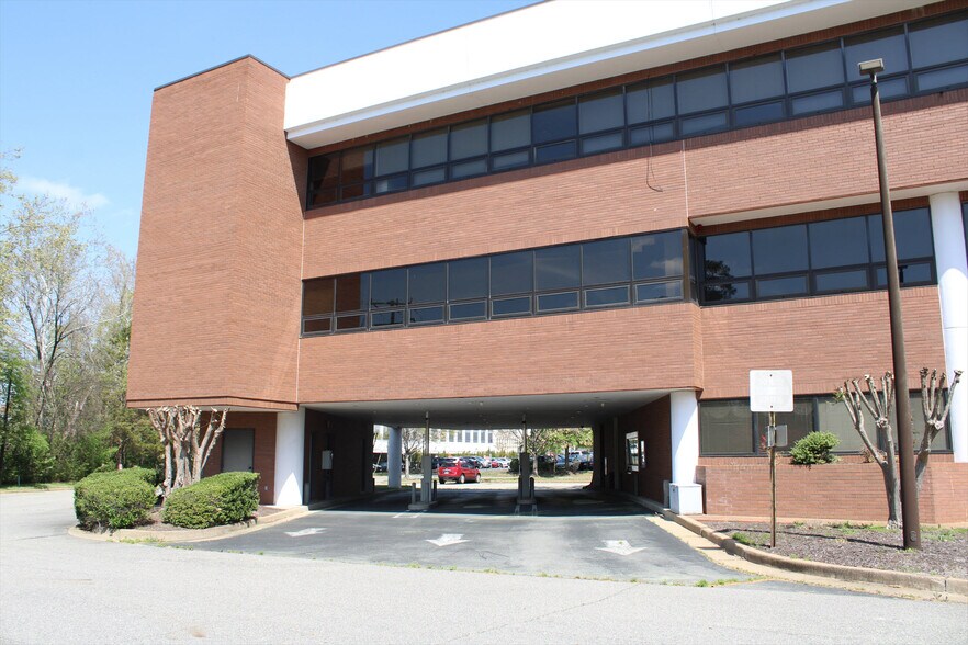 1650 Willow Lawn Dr, Richmond, VA à vendre - Photo du bâtiment - Image 3 de 10