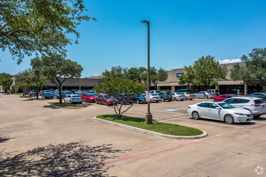 2025 Royal Ln, Dallas, TX à louer - Photo du bâtiment - Image 2 de 6