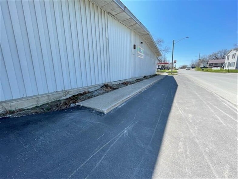 204 W Bourke, Macon, MO à vendre - Photo du bâtiment - Image 2 de 15