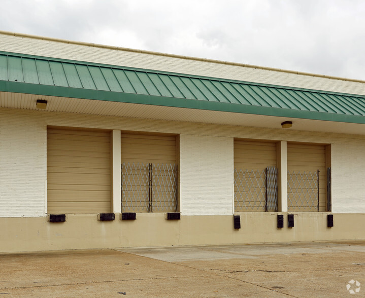 2000 Latham St, Memphis, TN for lease - Building Photo - Image 2 of 7