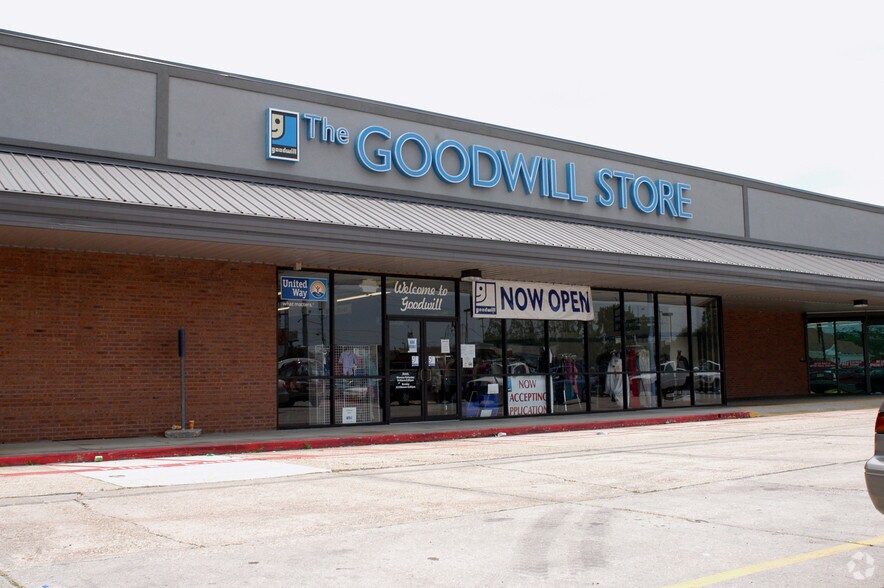 9303-9323 Jefferson Hwy, River Ridge, LA à louer - Photo du bâtiment - Image 2 de 8