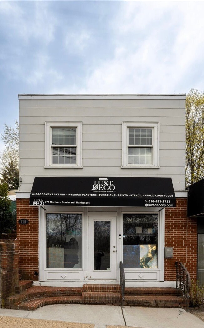 975 Northern Blvd, Manhasset, NY à vendre Photo du bâtiment- Image 1 de 1