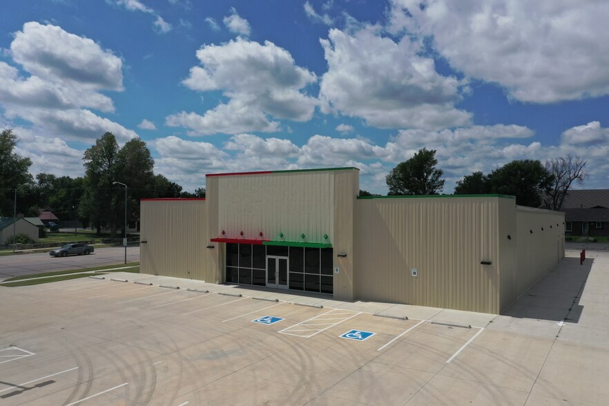 312 W Carthage St, Meade, KS à vendre - Photo du bâtiment - Image 2 de 10