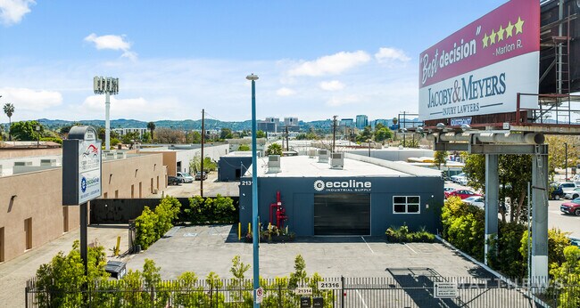 Plus de détails pour 21314-21316 Sherman Way, Canoga Park, CA - Industriel à louer