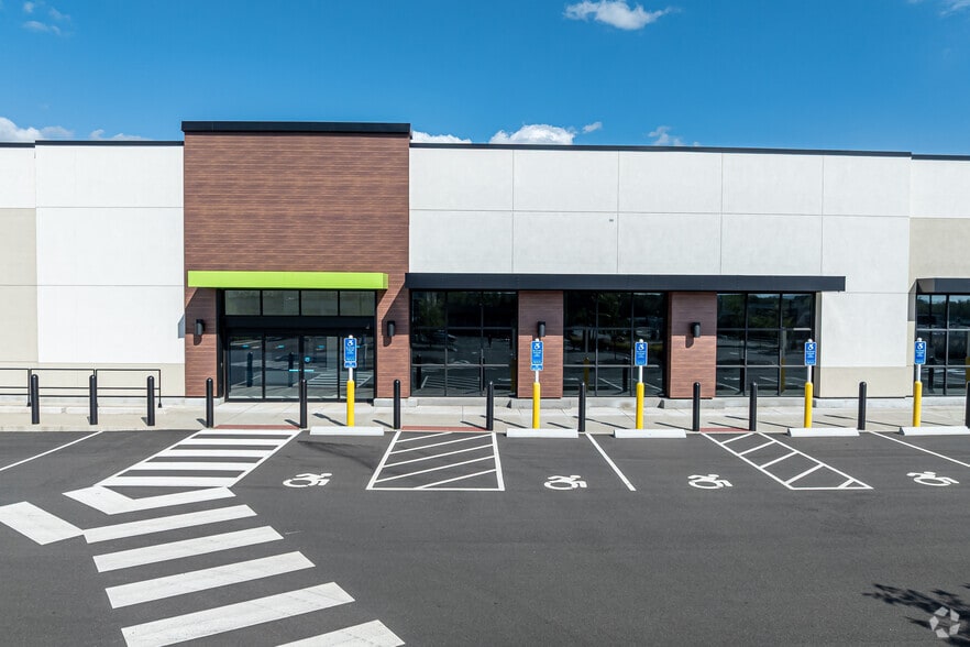 3333 Berlin Tpke, Newington, CT for lease - Building Photo - Image 3 of 4