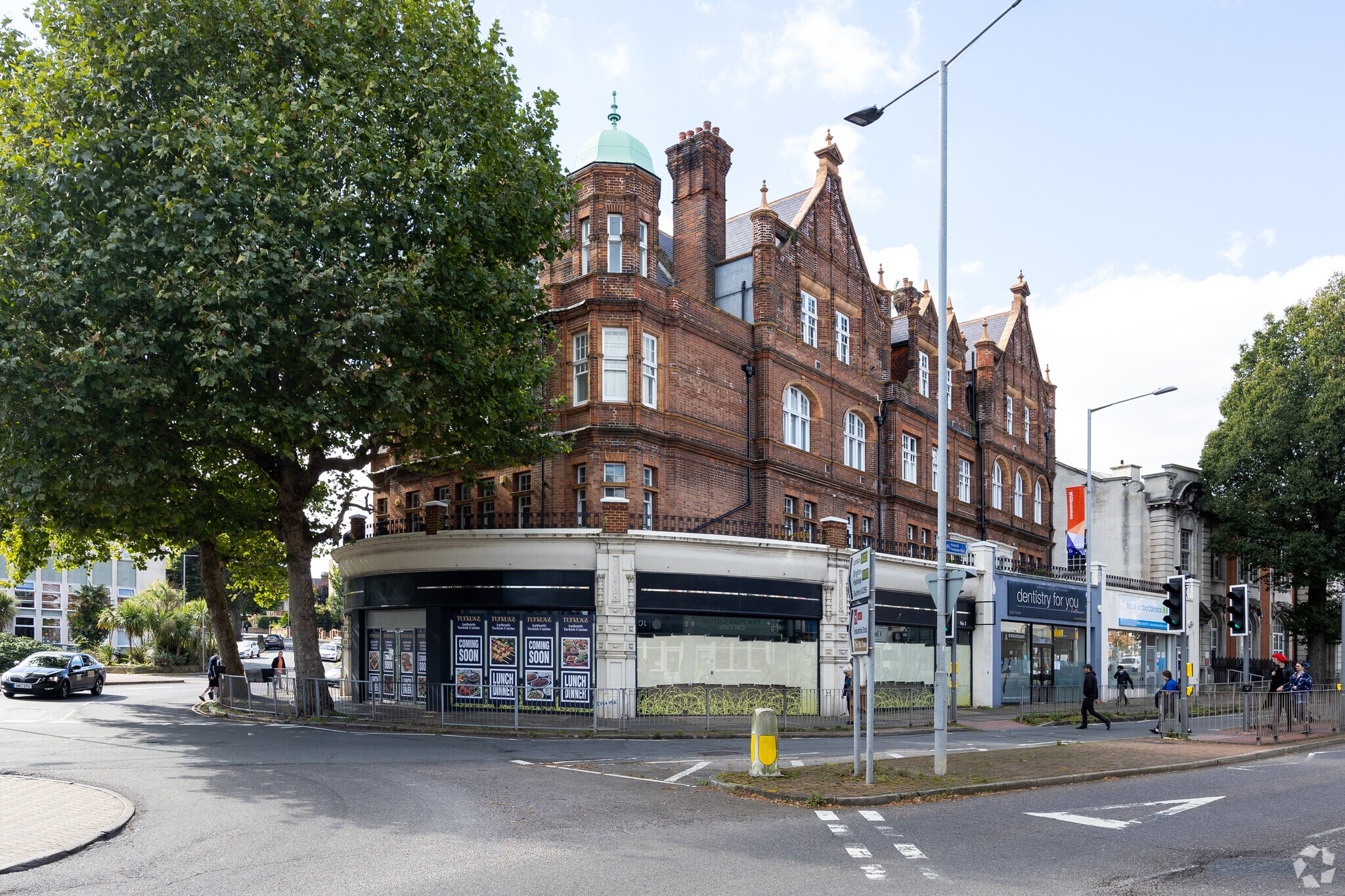 Terminus Rd, Eastbourne for sale Primary Photo- Image 1 of 4