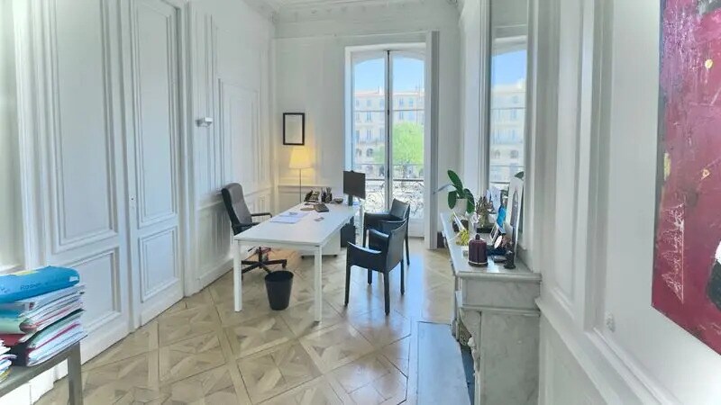 Office in Bordeaux for lease - Interior Photo - Image 3 of 10