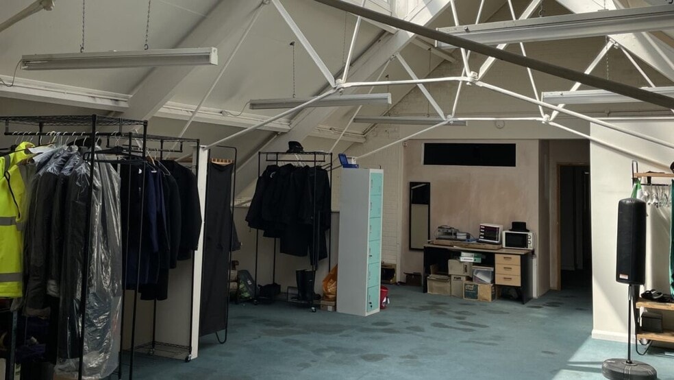 111-113 Friary Rd, London for sale - Interior Photo - Image 2 of 3