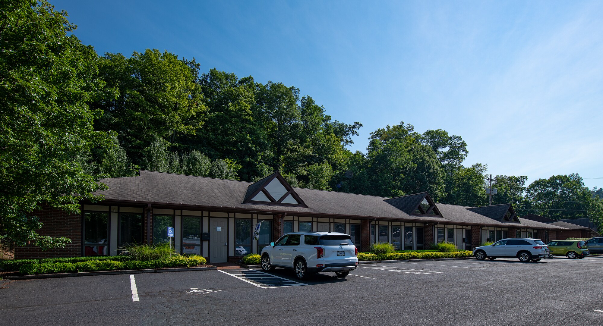 777-785 Pine Valley Dr, Pittsburgh, PA for lease Primary Photo- Image 1 of 6