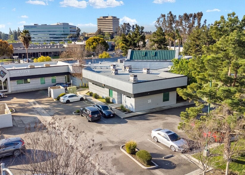1408 Commercial Way, Bakersfield, CA for lease - Building Photo - Image 3 of 8