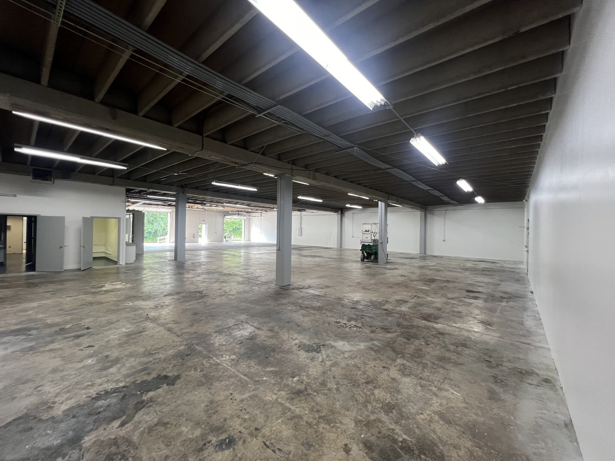 724 Montana Dr, Charlotte, NC for lease Building Photo- Image 1 of 8