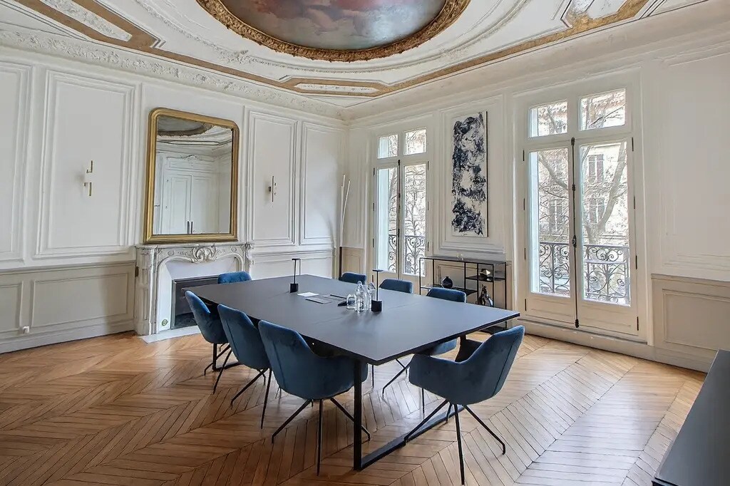 Office in Paris for lease Interior Photo- Image 1 of 13