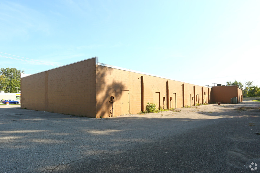 27427-27477 Eureka Rd, Romulus, MI for lease - Building Photo - Image 3 of 7