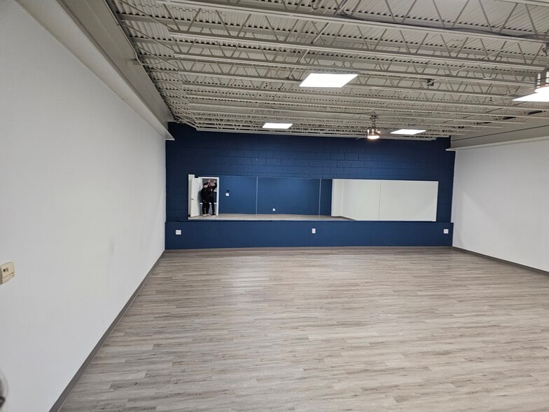 6946 Post Rd, North Kingstown, RI à louer - Photo du bâtiment - Image 3 de 25