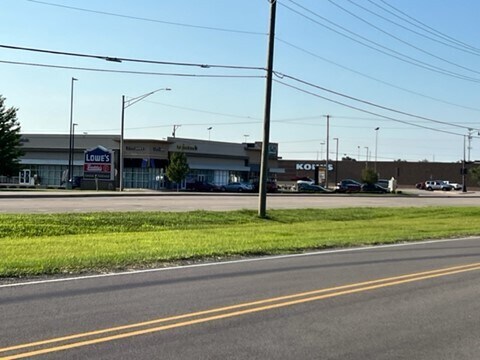 9733 N Alpine Rd, Machesney Park, IL à vendre - Photo du bâtiment - Image 2 de 4