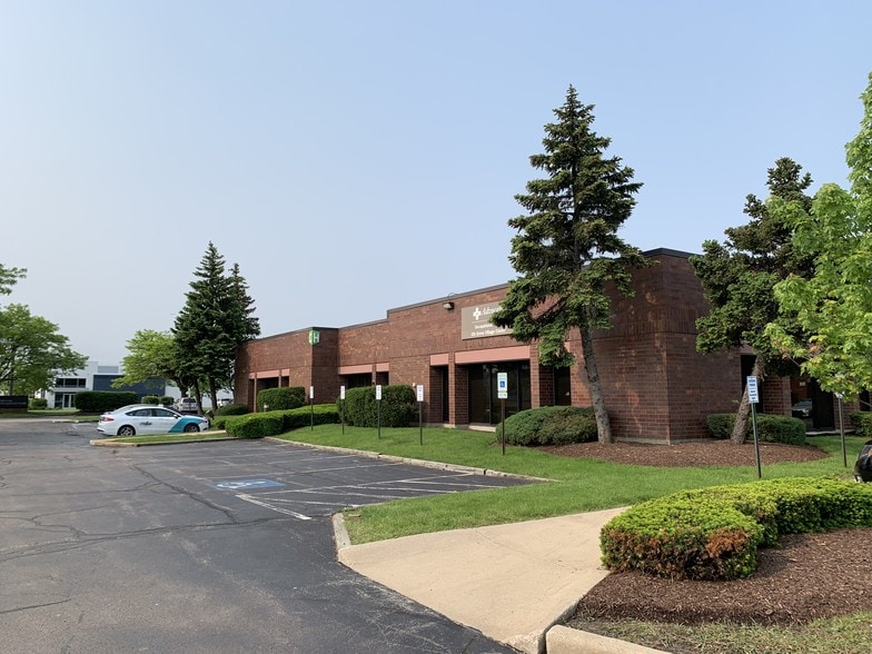 1450-1484 Elmhurst Rd, Elk Grove Village, IL à louer - Photo du bâtiment - Image 2 de 8