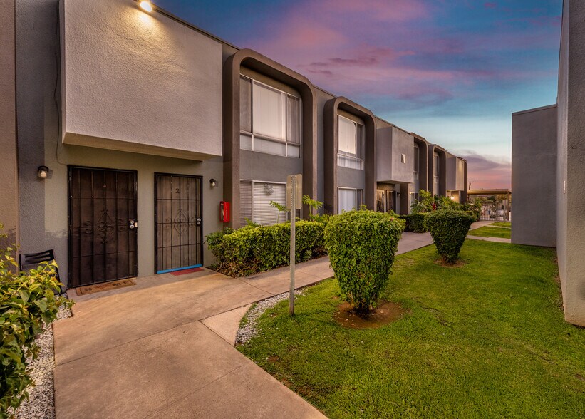 848 N Mollison Ave, El Cajon, CA à vendre - Photo du bâtiment - Image 3 de 12