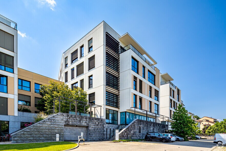 Office in Lyon for lease - Building Photo - Image 2 of 2