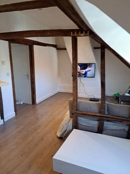 75 High St, Newport Pagnell à vendre - Photo du bâtiment - Image 2 de 4