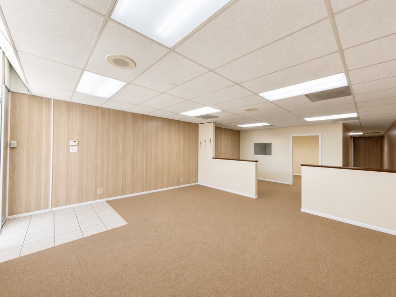 220-228 S Glendora Ave, West Covina, CA for lease - Building Photo - Image 3 of 8