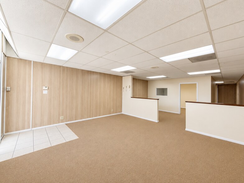 220-228 S Glendora Ave, West Covina, CA à louer - Photo du bâtiment - Image 3 de 8