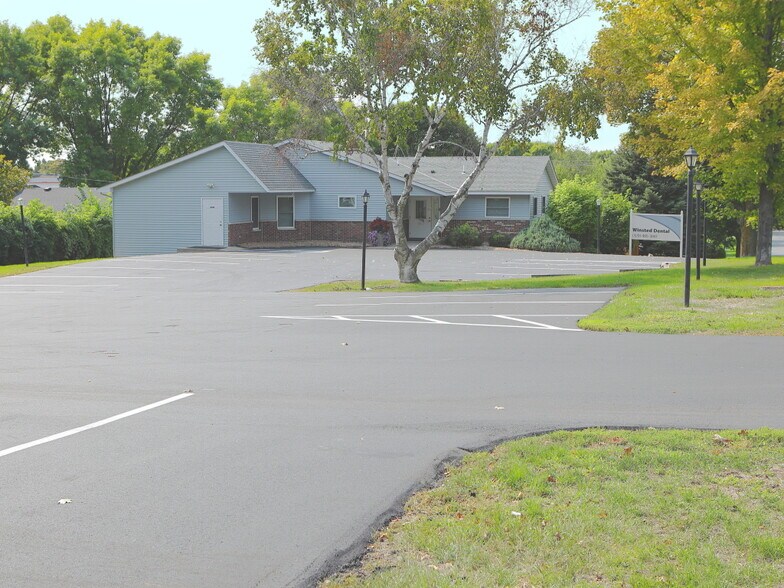 123 Fairlawn Ave W, Winsted, MN à vendre - Photo du bâtiment - Image 3 de 22