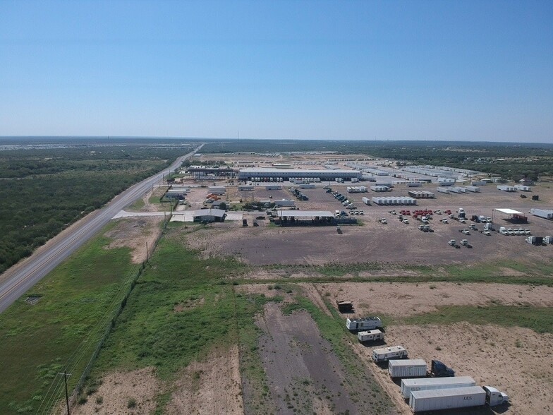 16464 US Highway 83 N, Laredo, TX à louer - Photo du bâtiment - Image 2 de 5