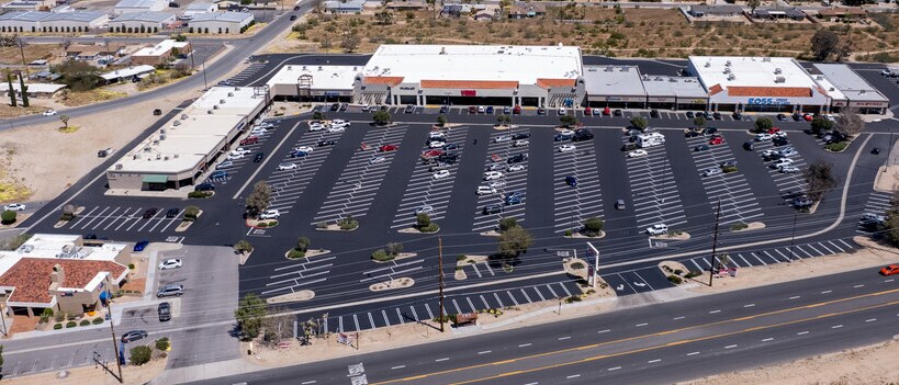 57552-57590 Twentynine Palms Hwy, Yucca Valley, CA à louer Photo du bâtiment- Image 1 de 2