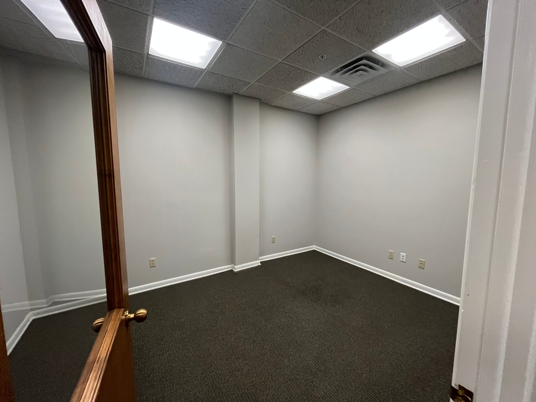 121 E 6th St, Bloomington, IN à louer Photo intérieure- Image 1 de 11