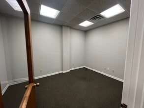 121 E 6th St, Bloomington, IN à louer Photo intérieure- Image 1 de 11