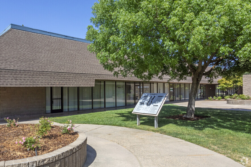 2350 W Shaw Ave, Fresno, CA for lease - Building Photo - Image 3 of 8