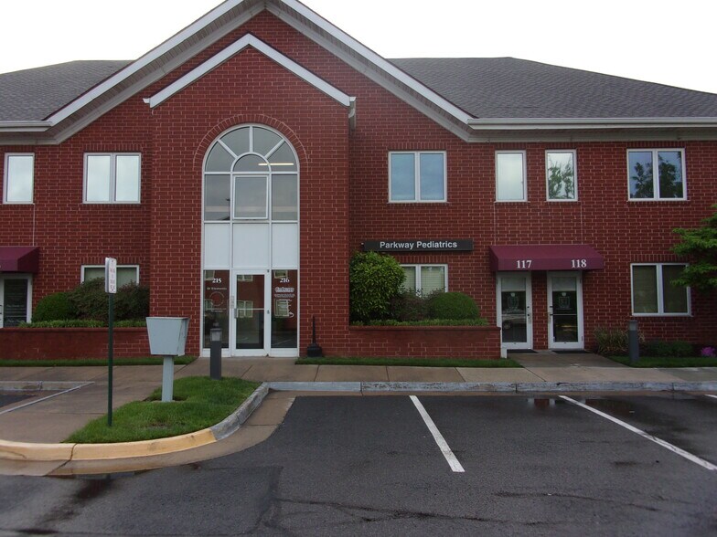 464 Herndon Pky, Herndon, VA à louer - Photo du bâtiment - Image 1 de 21